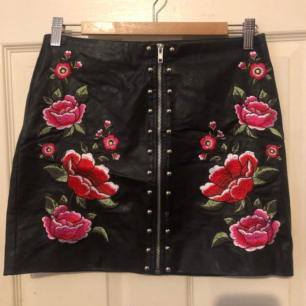 Black and pink faux leather mini skirt